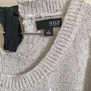 Crew-neck silver sweater with keyhole back